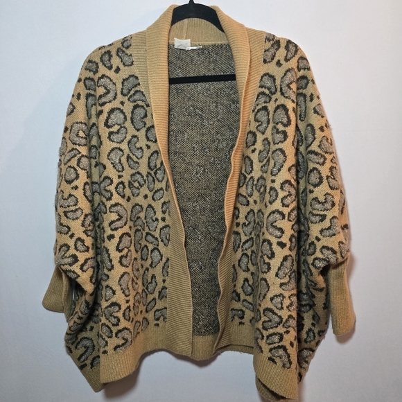 Anthropologie Akemi + Kin Leopard Print Shawl Cardigan Style Sweater One Size - Picture 1 of 8